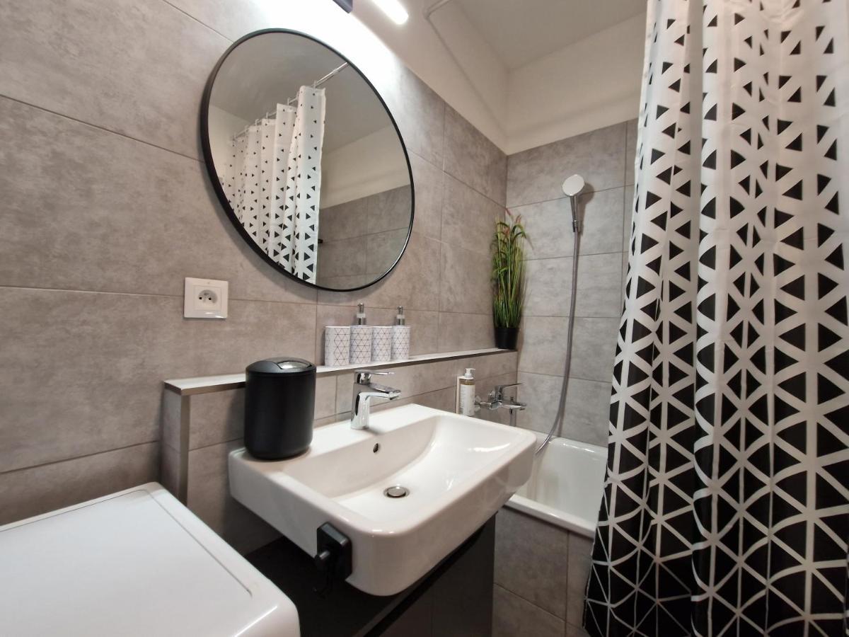 7Thheaven Centre Suite Free Parking In The Building Pressburg Exterior foto