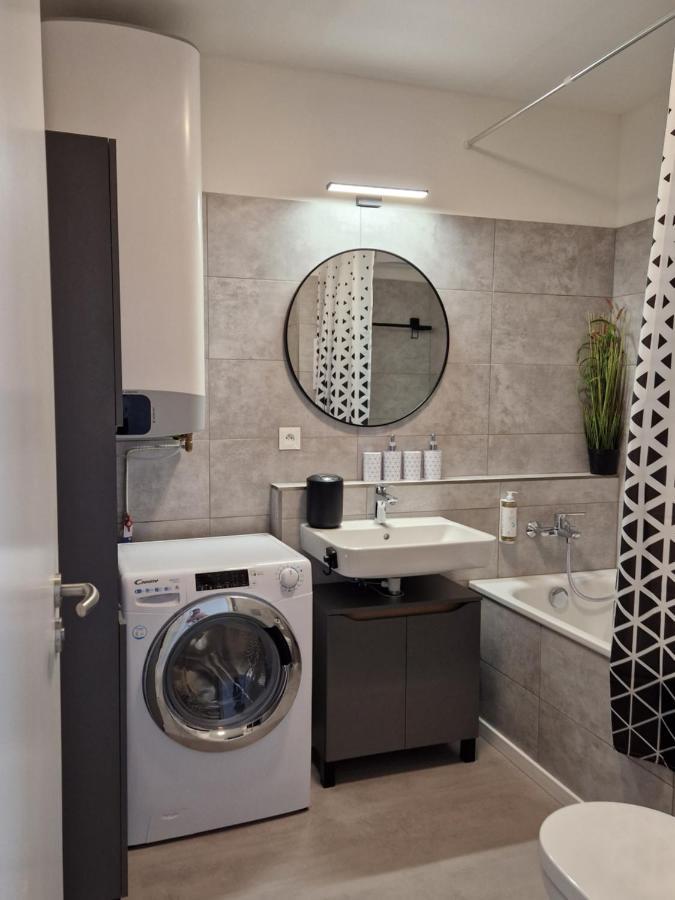 7Thheaven Centre Suite Free Parking In The Building Pressburg Exterior foto